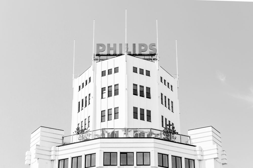 Gebouw in Eindhoven met het Philips logo